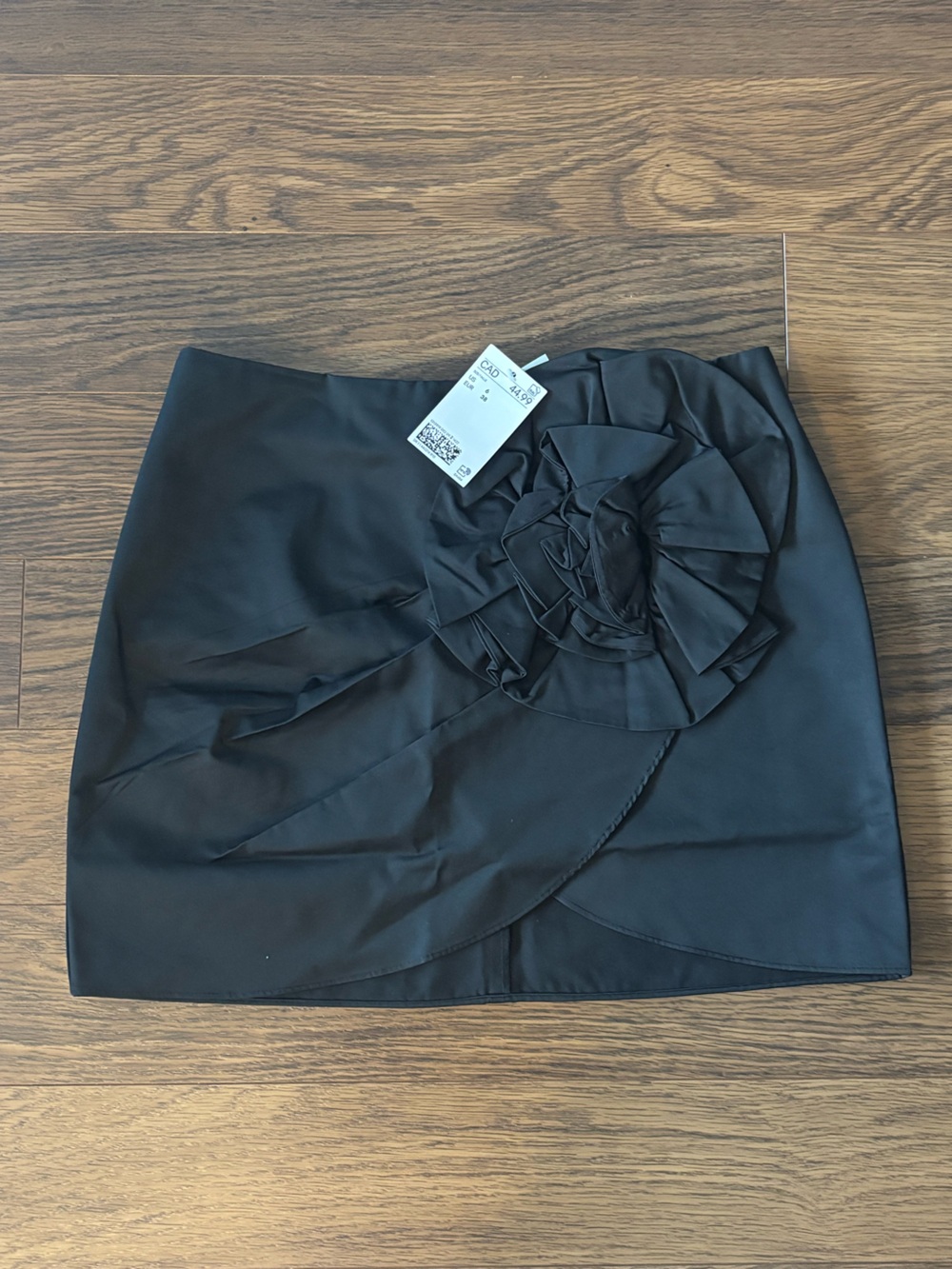 NWT H&M Floral Detail Skirt
